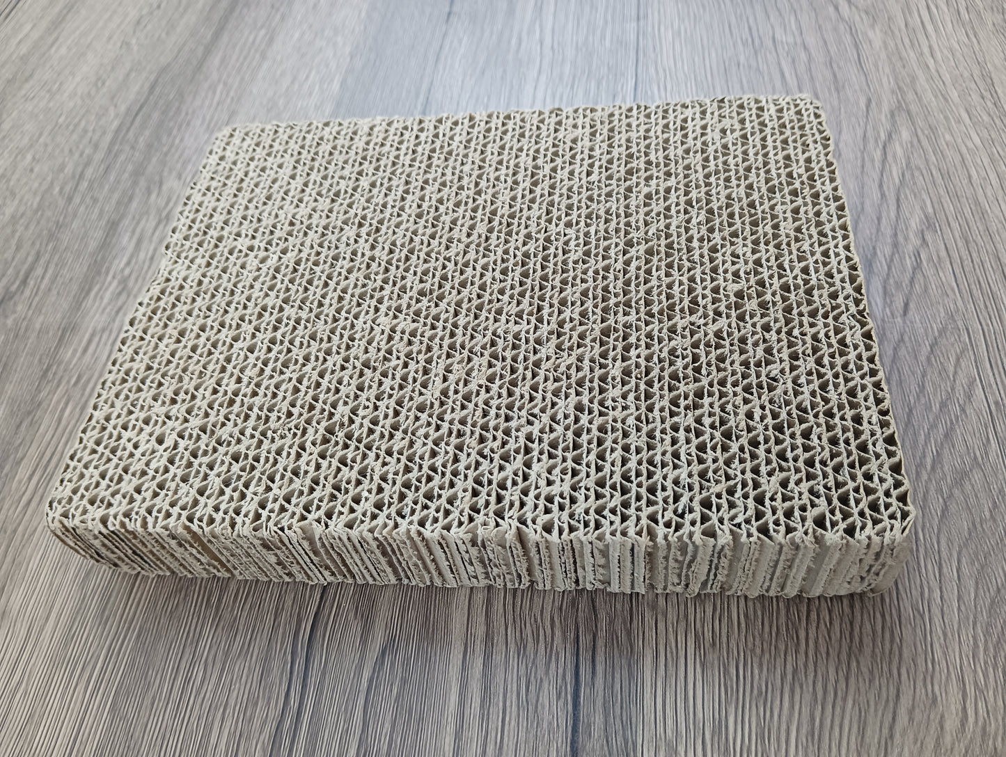 GWAAZXGZ Cat scratching pads universal cat scratching board straight board cat scratching nest all-in-one no falling chips grinding scratch corrugated paper cat claw pads wear-resistant cat scratching pads