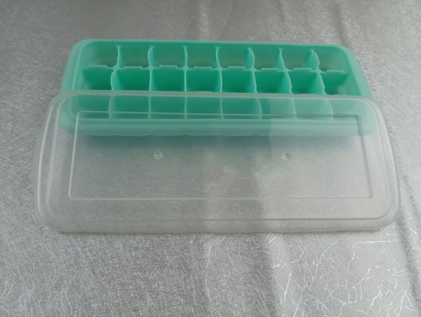 Sxbhfuj Ice cube trays Silicone ice cube mold trays home refrigerator ice box press with lid frozen ice cube artifact food grade mini small ice compartment