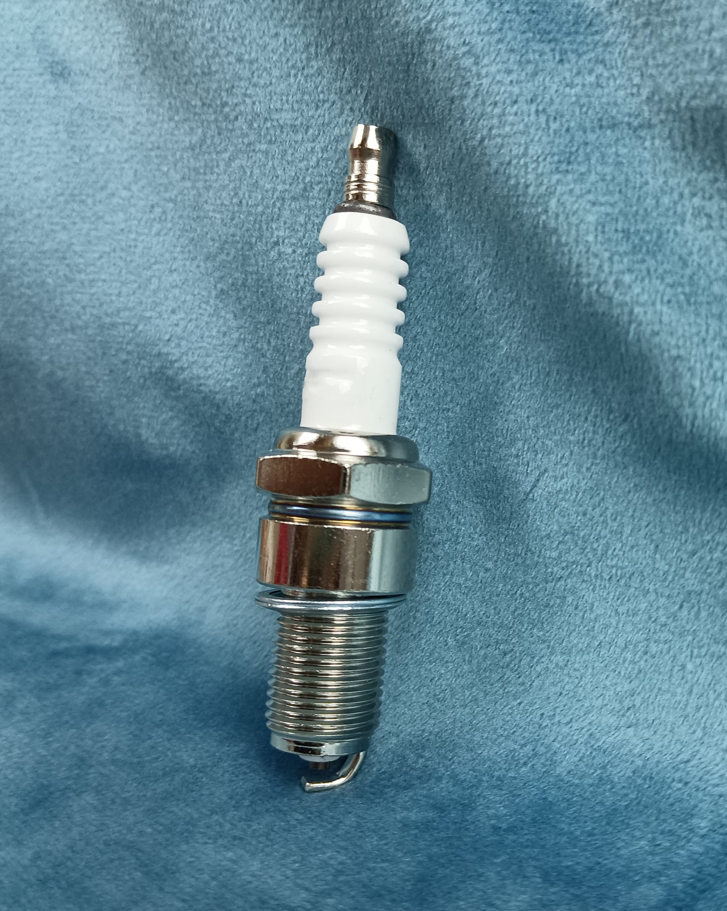 Pericuo Sparking plugs for automotive engines car spark plugs iridium special car to enhance the power to solve the jitter applicable to a variety of models universal original