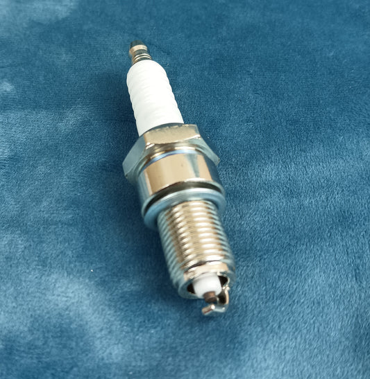 Pericuo Sparking plugs for automotive engines car spark plugs iridium special car to enhance the power to solve the jitter applicable to a variety of models universal original